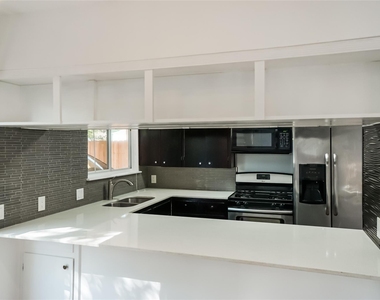 1122 Hollow Creek Dr - Photo Thumbnail 4
