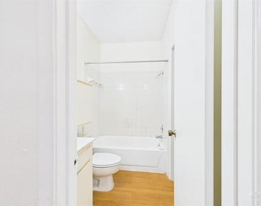 2604 Salado St - Photo Thumbnail 3