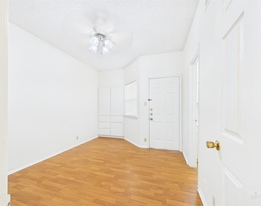 2604 Salado St - Photo Thumbnail 19