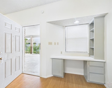 2604 Salado St - Photo Thumbnail 17