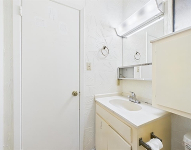 2604 Salado St - Photo Thumbnail 2