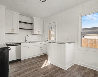 1101 E Mason Street - Photo Thumbnail 1