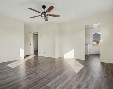 1101 E Mason Street - Photo Thumbnail 4