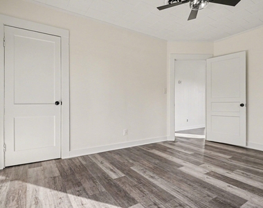 1101 E Mason Street - Photo Thumbnail 7