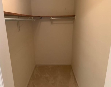 112 Lake Hollow Circle - Photo Thumbnail 9
