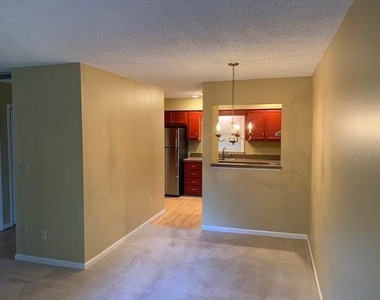 112 Lake Hollow Circle - Photo Thumbnail 4