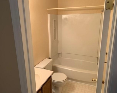 112 Lake Hollow Circle - Photo Thumbnail 11