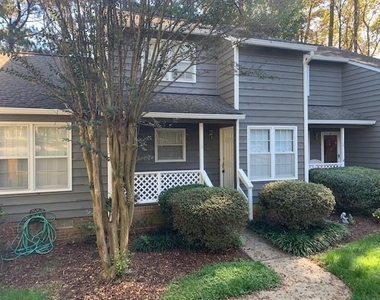 112 Lake Hollow Circle - Photo Thumbnail 1