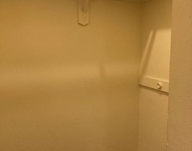 502 W 17th St - Photo Thumbnail 6