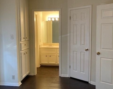 502 W 17th St - Photo Thumbnail 5