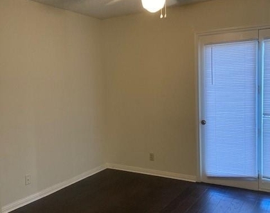 502 W 17th St - Photo Thumbnail 3