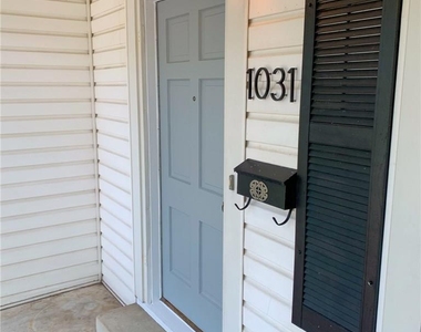 1031 E 44th St - Photo Thumbnail 3