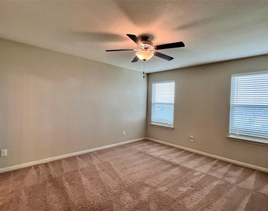19300 Andrew Jackson St - Photo Thumbnail 17