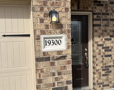 19300 Andrew Jackson St - Photo Thumbnail 1