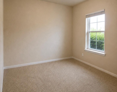 1403 Brashear Ct - Photo Thumbnail 3