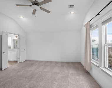 105 Greenway Dr - Photo Thumbnail 7
