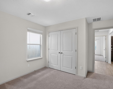 105 Greenway Dr - Photo Thumbnail 5
