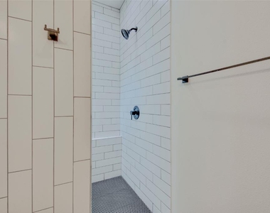 400 W Monroe St - Photo Thumbnail 21