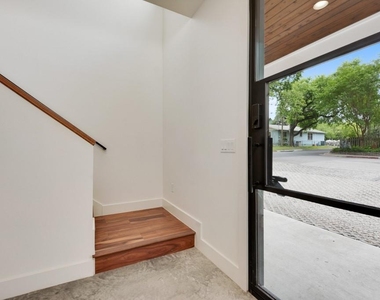 400 W Monroe St - Photo Thumbnail 6