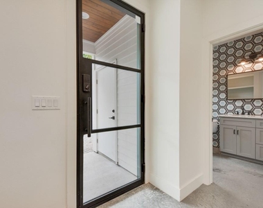 400 W Monroe St - Photo Thumbnail 13