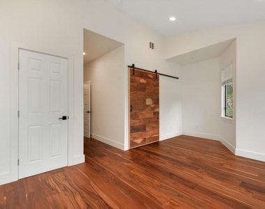400 W Monroe St - Photo Thumbnail 27