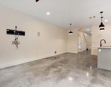 400 W Monroe St - Photo Thumbnail 8
