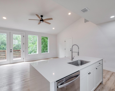 5211 Rob Scott St - Photo Thumbnail 10