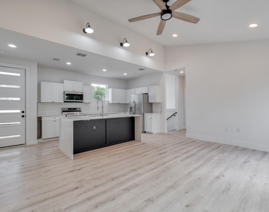 5211 Rob Scott St - Photo Thumbnail 3
