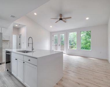 5211 Rob Scott St - Photo Thumbnail 5