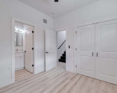 5211 Rob Scott St - Photo Thumbnail 19