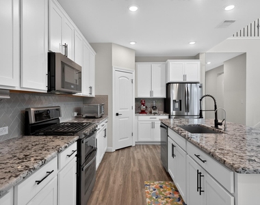 208 Windom Way - Photo Thumbnail 3