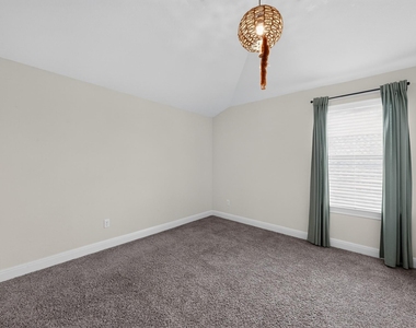208 Windom Way - Photo Thumbnail 7