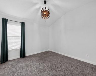 208 Windom Way - Photo Thumbnail 9