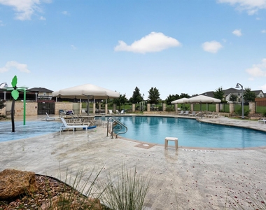 208 Windom Way - Photo Thumbnail 17