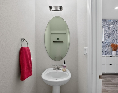 208 Windom Way - Photo Thumbnail 12