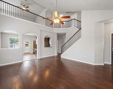 1613 Corn Hill Ln - Photo Thumbnail 4