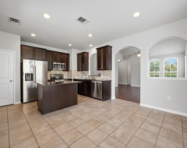 1613 Corn Hill Ln - Photo Thumbnail 12
