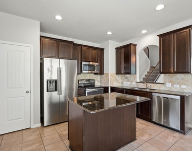 1613 Corn Hill Ln - Photo Thumbnail 7