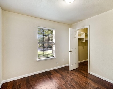 11718 Spotted Horse Dr - Photo Thumbnail 17