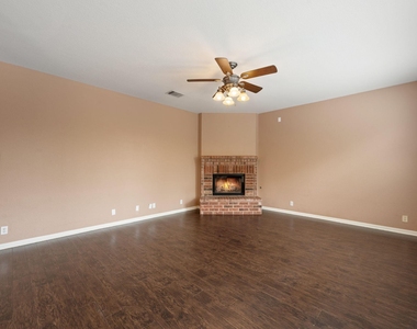 1006 Shadow Valley Cv - Photo Thumbnail 4