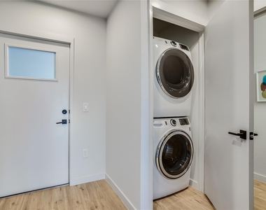 4004 Banister Ln - Photo Thumbnail 9