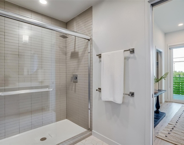 4004 Banister Ln - Photo Thumbnail 19