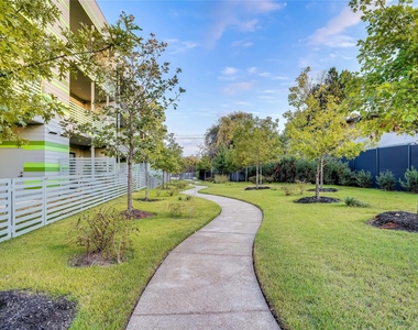 4004 Banister Ln - Photo Thumbnail 28