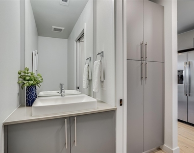 4004 Banister Ln - Photo Thumbnail 12