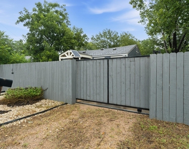 1137 Nickols Ave - Photo Thumbnail 2
