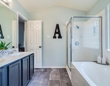 1202 Cardigan St - Photo Thumbnail 11