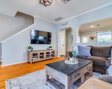 1202 Cardigan St - Photo Thumbnail 3