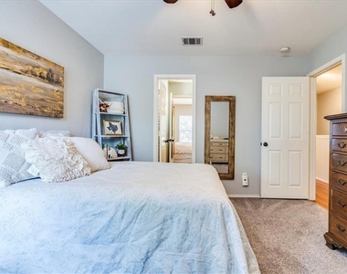 1202 Cardigan St - Photo Thumbnail 12