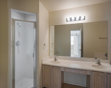 121 Shenandoah Trl - Photo Thumbnail 9