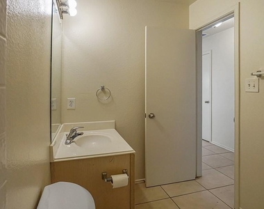 121 Shenandoah Trl - Photo Thumbnail 17